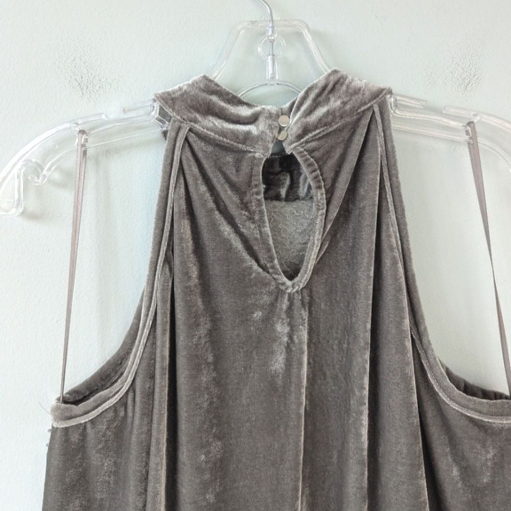 NWT Cable & Gauge Women's Silver Sequin Gray Velvet Sleeveless Halter Top - Picture 9 of 9